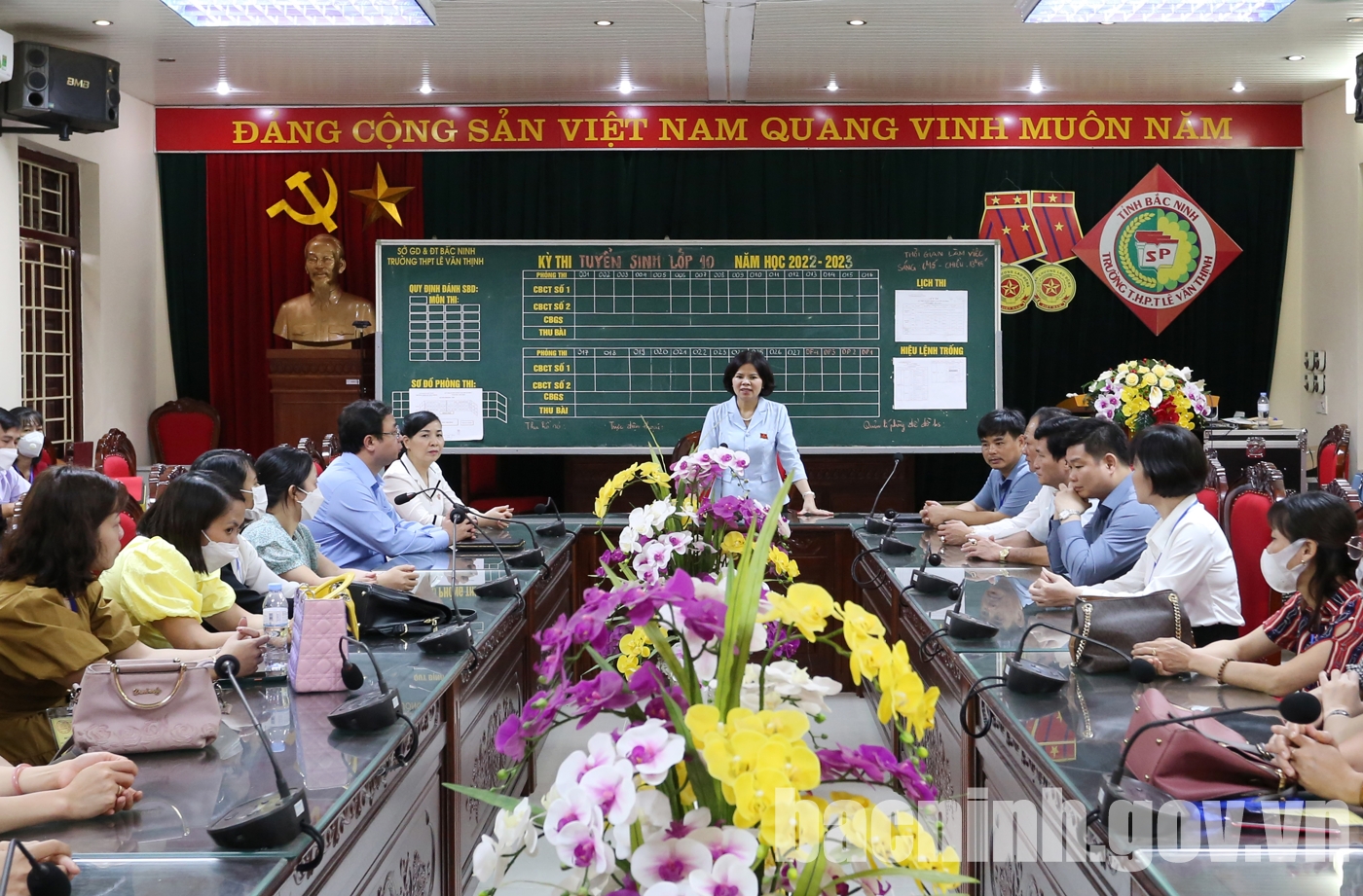 Chủ tịch UBND tỉnh Nguyễn Hương Giang kiểm tra công tác chuẩn bị thi tại Trường THPT Lê Văn Thịnh